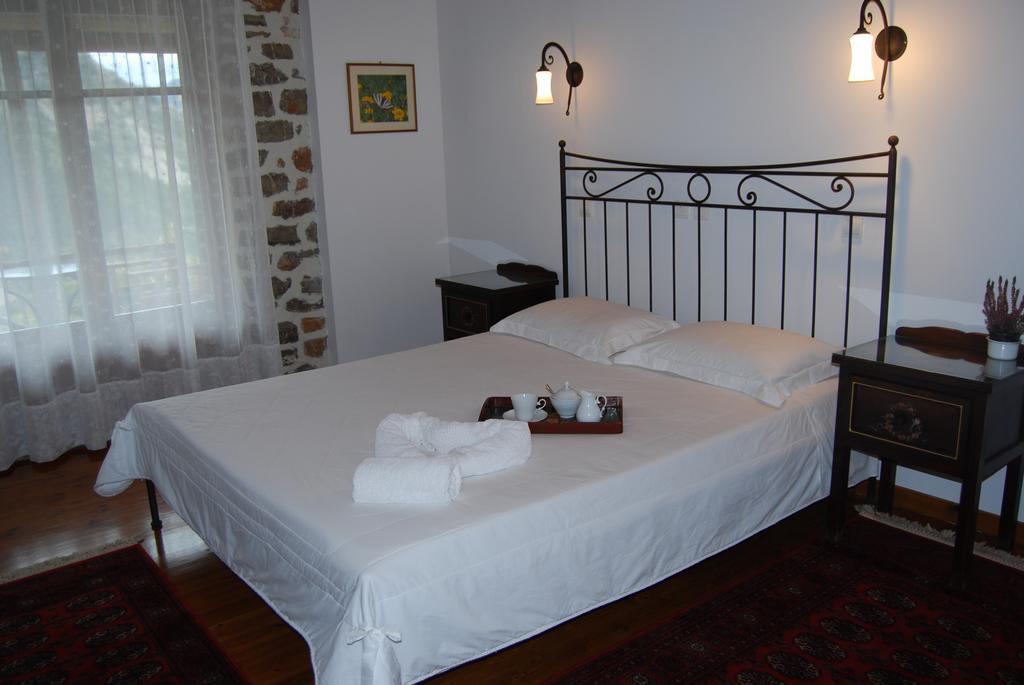 Dryades Guesthouse Ano Chora Quarto foto